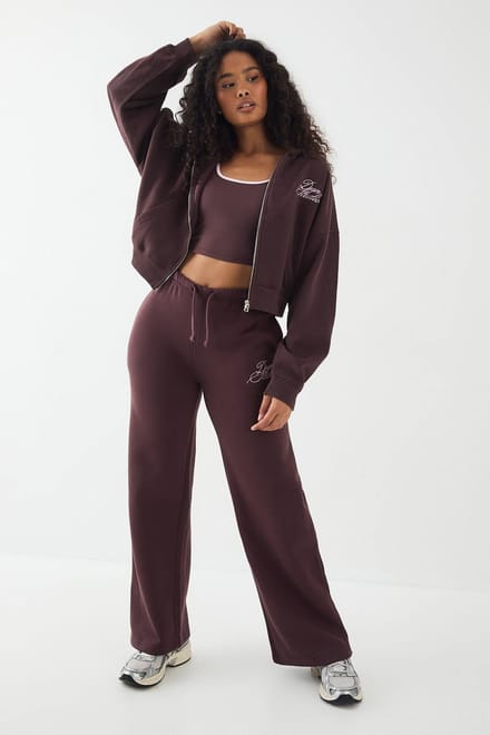 Dames DSGN Studio Contrast Script Rechte Pijp Jogger | Chocoladebruin | Maat: XS