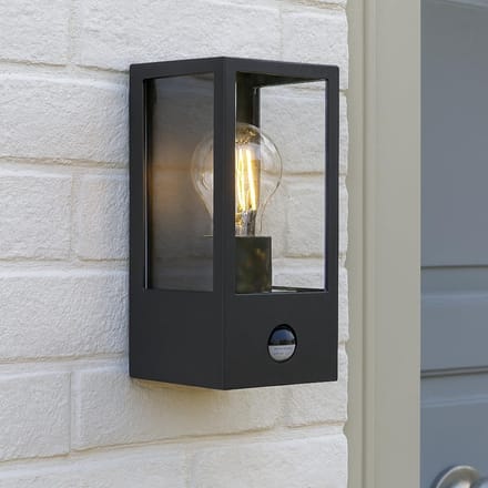 Zwarte Buitenwandlamp met PIR Bewegingsmelder - Weerbestendig IP44 - E27 Fitting
