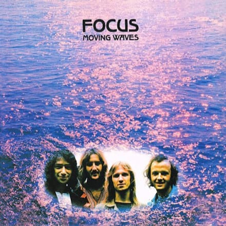 Moving Waves - Focus
