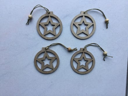 Set van 4 houten kersthangers in de vorm van een ster - Christmas star