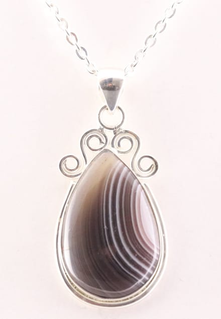 Zilveren hanger met Botswana agaat aan ketting