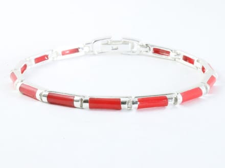 Zilveren armband met rode koraal steen