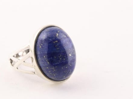 Opengewerkte zilveren ring met lapis lazuli - maat 18.5