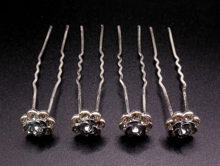 Haarpinnen roosje met 7 strass punten rondom
