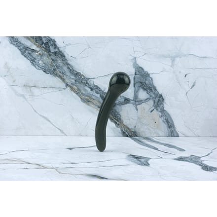 Obsidiaan Dildo Olivia - Bescherming en Diepe Stimulatie