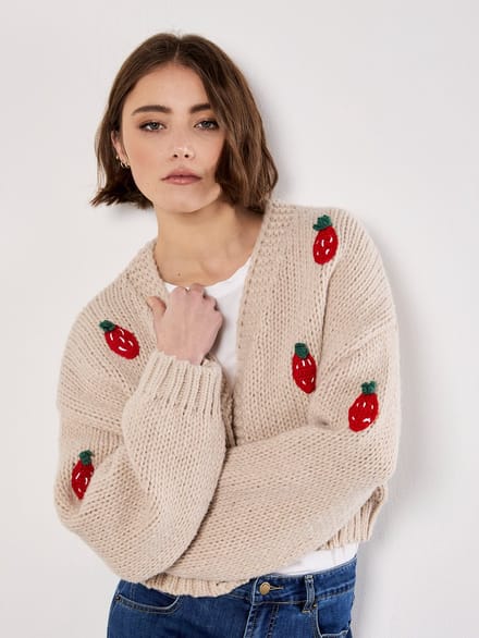 Grof gebreid vest met aardbeien