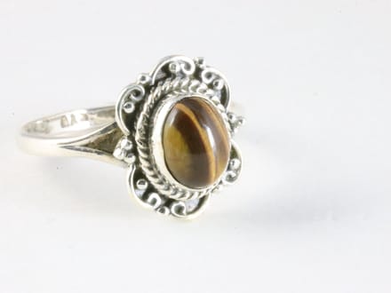 Fijne bewerkte zilveren ring met tijgeroog - maat 19
