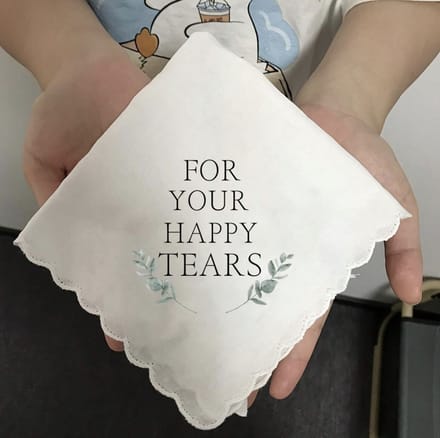 Bruidsaccessoire - Witte bruiloft zakdoek gemaakt van kant – “For Your Happy Tears” bruidsaccessoire