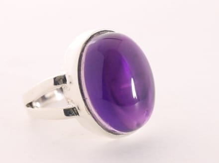 Zware zilveren ring met amethist - maat 17.5