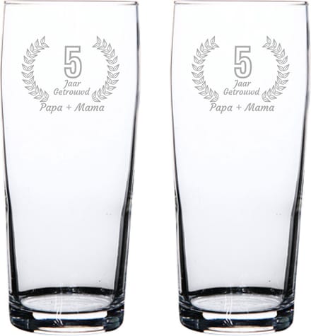 Gegraveerde set bierfluitjes 19cl Papa + Mama 5 jaar getrouwd