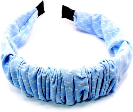 Diadeem lichtblauw met wit letter-patroon
