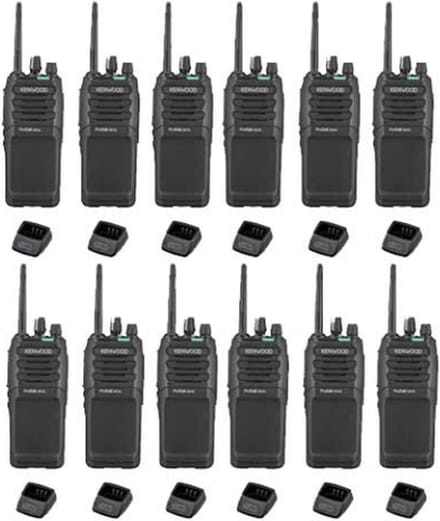 Set van 12 Kenwood TK-3701D IP55 Portofoon met tafellader