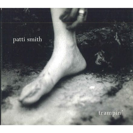 CD PATTI SMITH - Trampin (Graven) CK90330 Columbia 2004 VS Rock Gebruikt gray