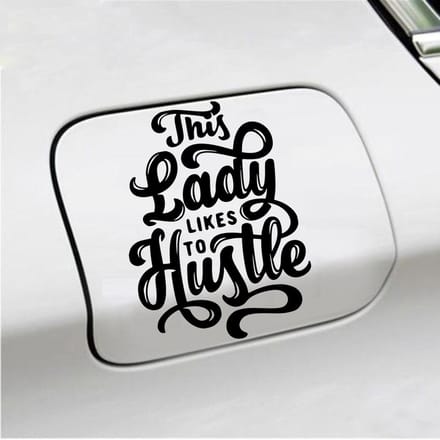 Bumpersticker - This Lady Likes To Hustle - 13,8 X 10,3 - Zwart