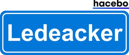 Hacebo - Plaatsnaam Sticker - 29x10 CM - Ledeacker sticker - Verkeersborden sticker - grappige cadeaus - Ledeacker