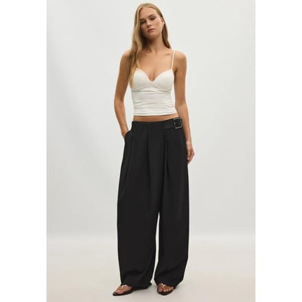 Stradivarius Pantalon met plooien en riem  Zwart 42