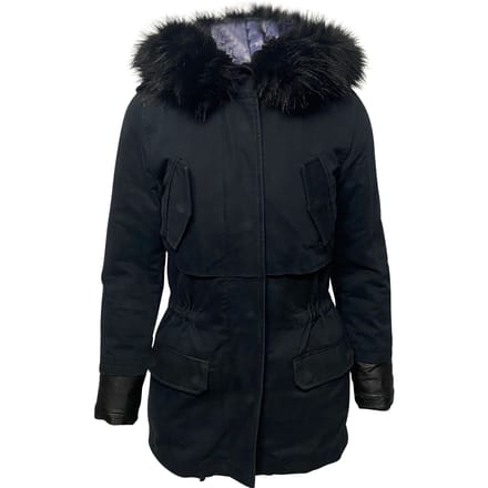 Maje lange donsjas met capuchon en bontkraag in blauw nylon.