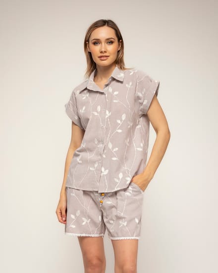Gestreepte blouse met borduursels en korte mouwen met omslag