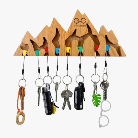KeyHolder XL – wand-sleutelhouder van kersenhout, geïnspireerd op klimmen