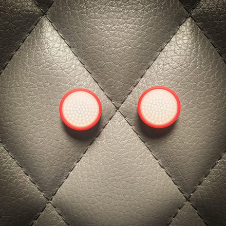 Gaming Thumb Grips - geschikt voor de Nintendo Switch (Oled, Lite) - 1 set = 2 duimgrips - wit/rood