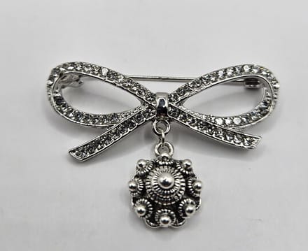 Frutsels by Es - broche - strikje strass - Zeeuws knopje