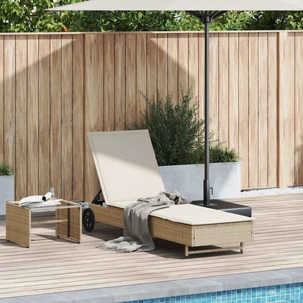 vidaXL - Ligbed - met - wielen - en - kussen - poly - rattan - beige