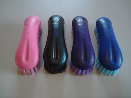 HB soft touch harde borstel anatomisch - blauw