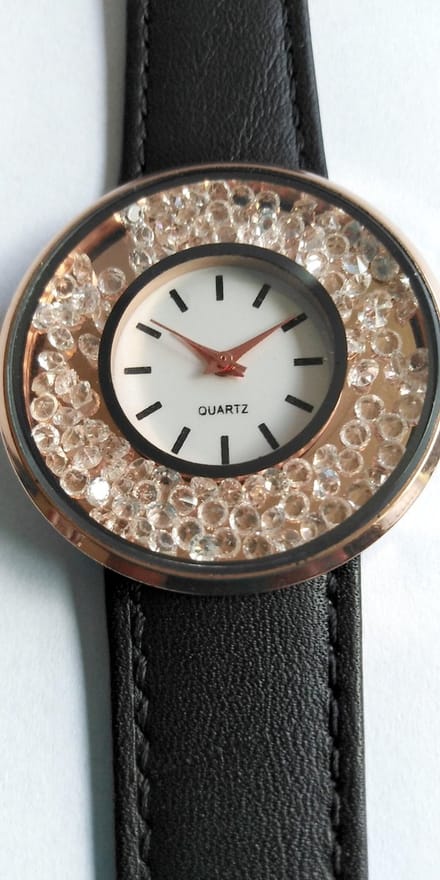 Glinsterend polshorloge met veel strass
