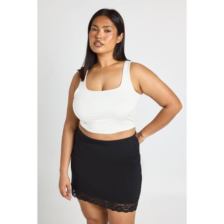 boohoo Dames Plus Bengaline Minirok Met Kanten Afwerking | Zwart | Maat: 54