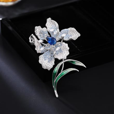 Broche Élégante à Fleurs Dégradées Design de Luxe Léger pour Femmes Broche Tendance et Polyvalente Sens du Design de Niche Accessoires Quotidiens gray