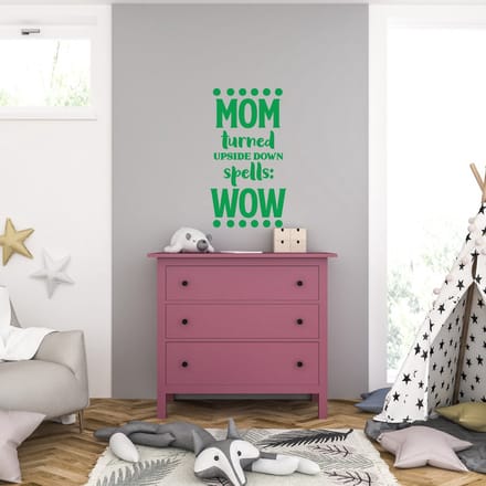 Muursticker - Mom Turned Upside Down Spells Wow - 58 x 106 - Groen