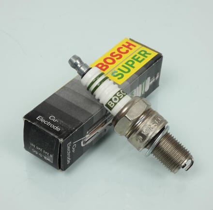 Bougie d'allumage Bosch pour Scooter CPI 50 Popcorn 2003 à 2006 Neuf