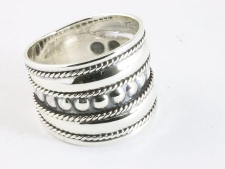 Brede zilveren ring met kabelpatronen en cirkels - maat 16.5