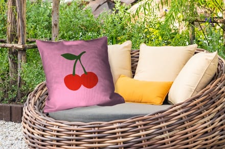 Sierkussen Buiten - Kersen - Roze - Illustratie - 60x60 cm - Weerbestendig