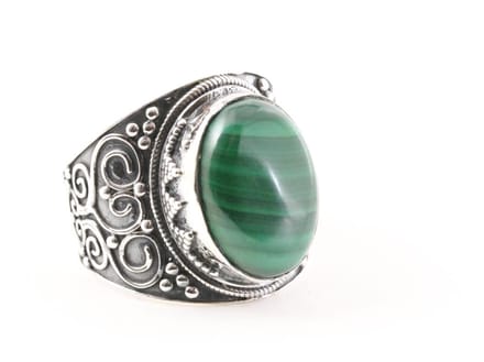 Bewerkte zilveren ring met malachiet - maat 18