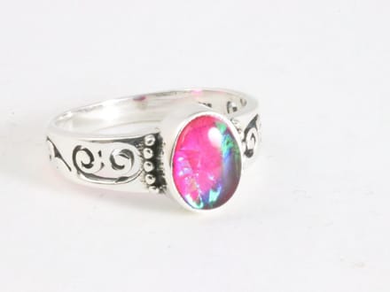 Fijne opengewerkte zilveren ring met roze opaal - maat 15.5