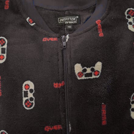 Outfitter jongens onesie fleece - maat 152 - Game over - zwart