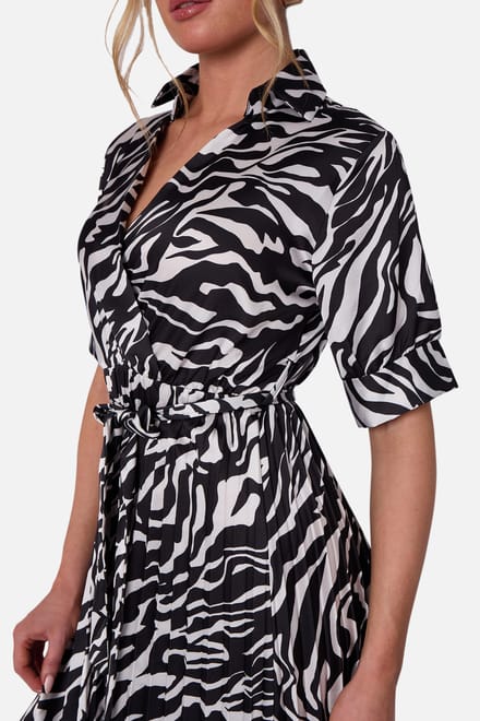 Zwarte zebraprint midi-jurk met plooien en ceintuur