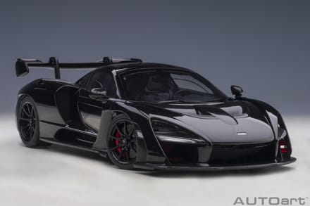 AutoArt 1/18 McLaren Senna - Stealth Cosmos (zwart metallic)