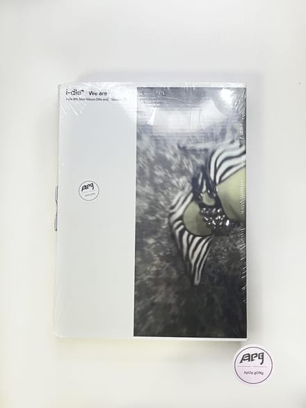 i-dle - [WE ARE] 8e mini-album B