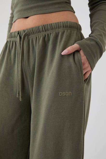 Dames DSGN Studio Geborduurd Ribfluweel Wijde Pijpen Broek | Olijf | Maat: 2XL