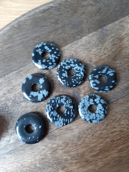Obsidiaan sneeuwvlok donut 30 mm