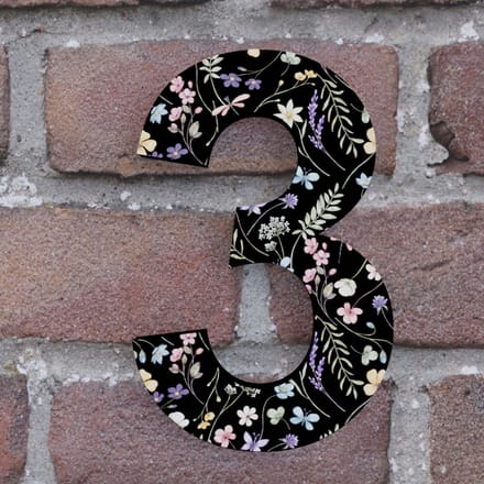 Huisnummer Arial 3 zwart met bloemen - Maat: Klein (10 cm) - zelfklevend - Huisnummerbord