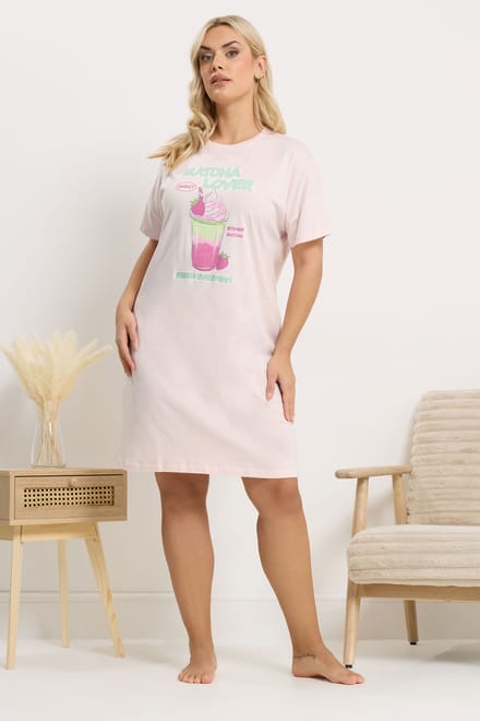 Yours Roze 'Matcha Lover' Slaapshirt Size 66-68