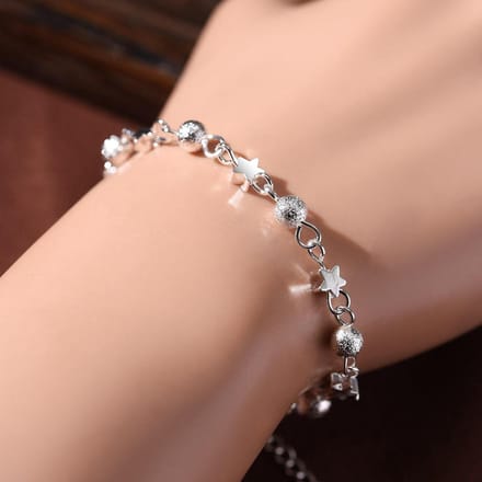 Armband met sterretjes en kraaltjes zilverkleur