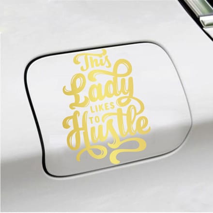 Bumpersticker - This Lady Likes To Hustle - 13,8 X 10,3 - Goud