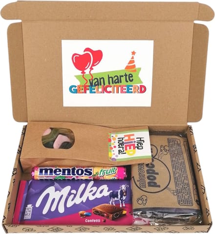 Verjaardag brievenbus cadeau - van harte gefeliciteerd - Milka Chocolade - Popcorn - Mentos - Snoepmix - Cadeau