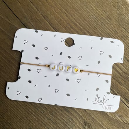 Armbandje beige Juf