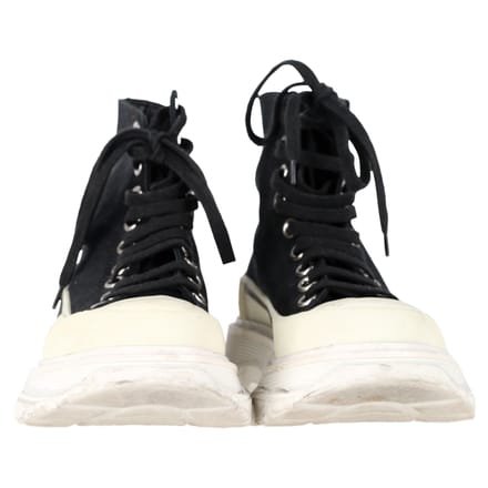 Alexander Mcqueen Tread Slick Hoge Sneakers in Zwart Canvas