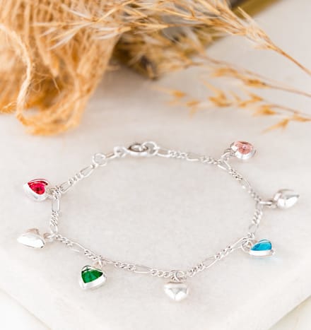 Zilveren Bedelarmband met 7 Gekleurde Hartjes